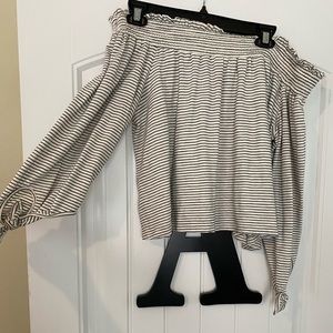 M black and white off shoulder top
